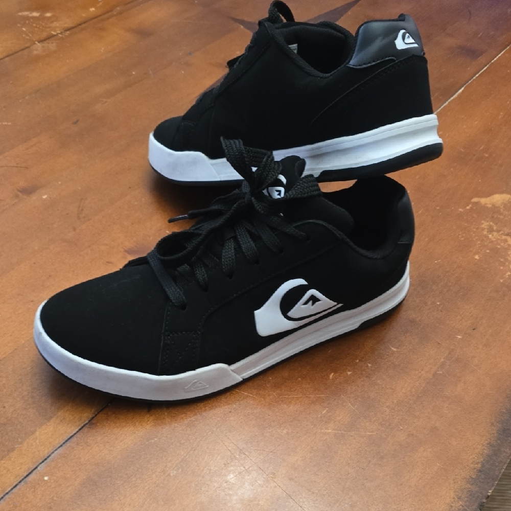 Quiksilver Men's Black and White Sneakers